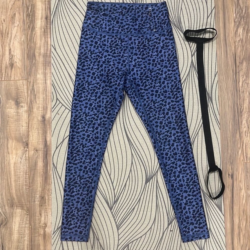 CALIA HIGH RISE LEGGINGS PURPLE ZIPPER ANIMAL PRINT LEGGING SIZE SMALL LIKE NEW